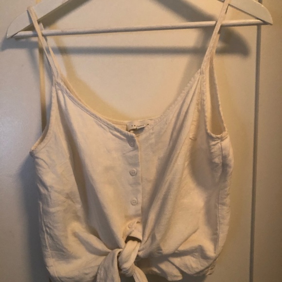 Cropped white t-shirt with front tie - Picture 3 of 4